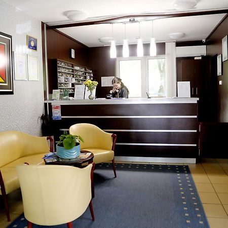 Auguszta Hotel デブレツェン エクステリア 写真