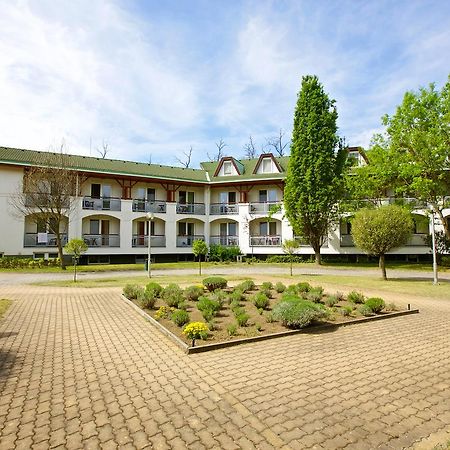 Auguszta Hotel デブレツェン エクステリア 写真