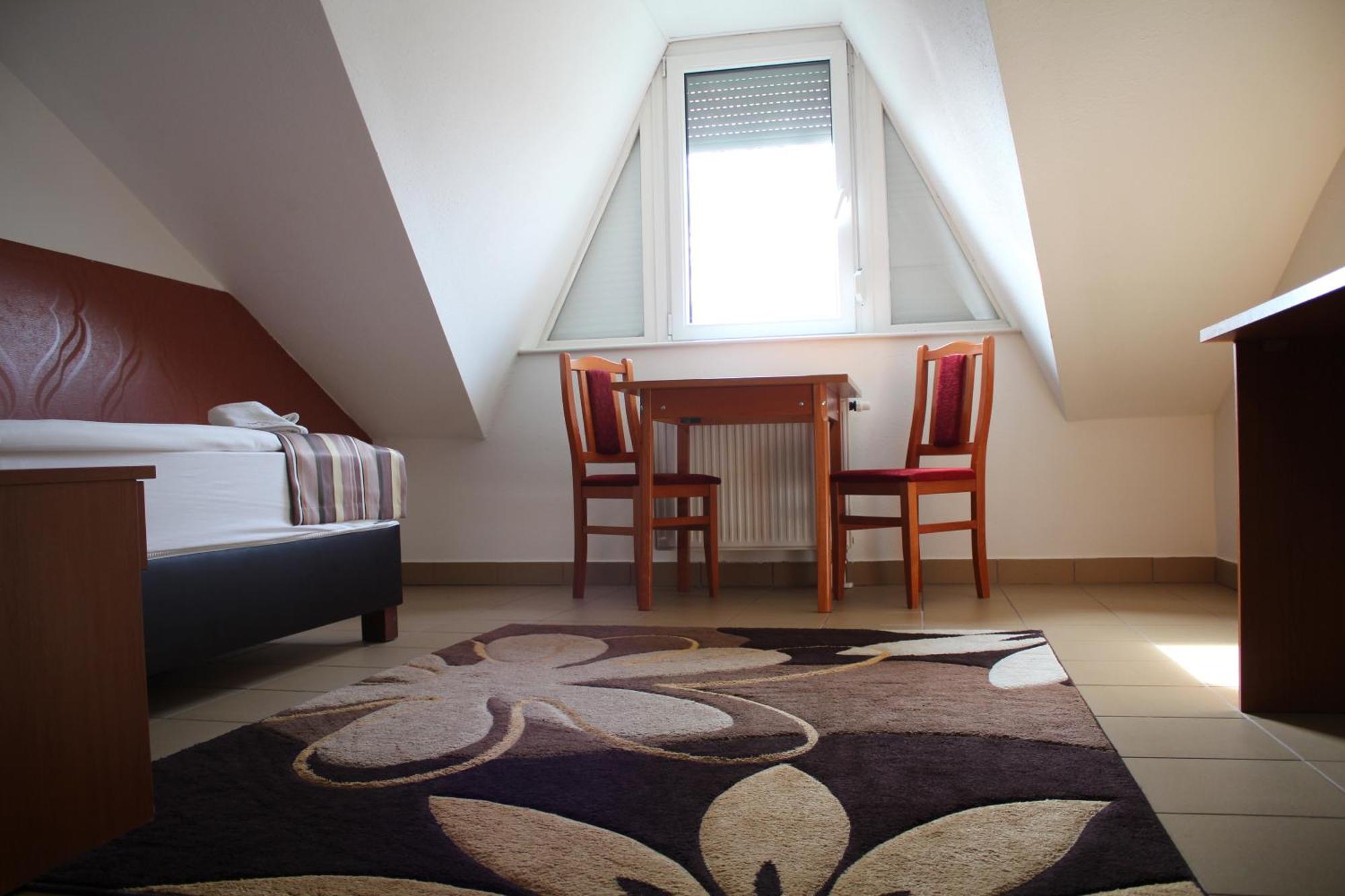 Auguszta Hotel デブレツェン エクステリア 写真