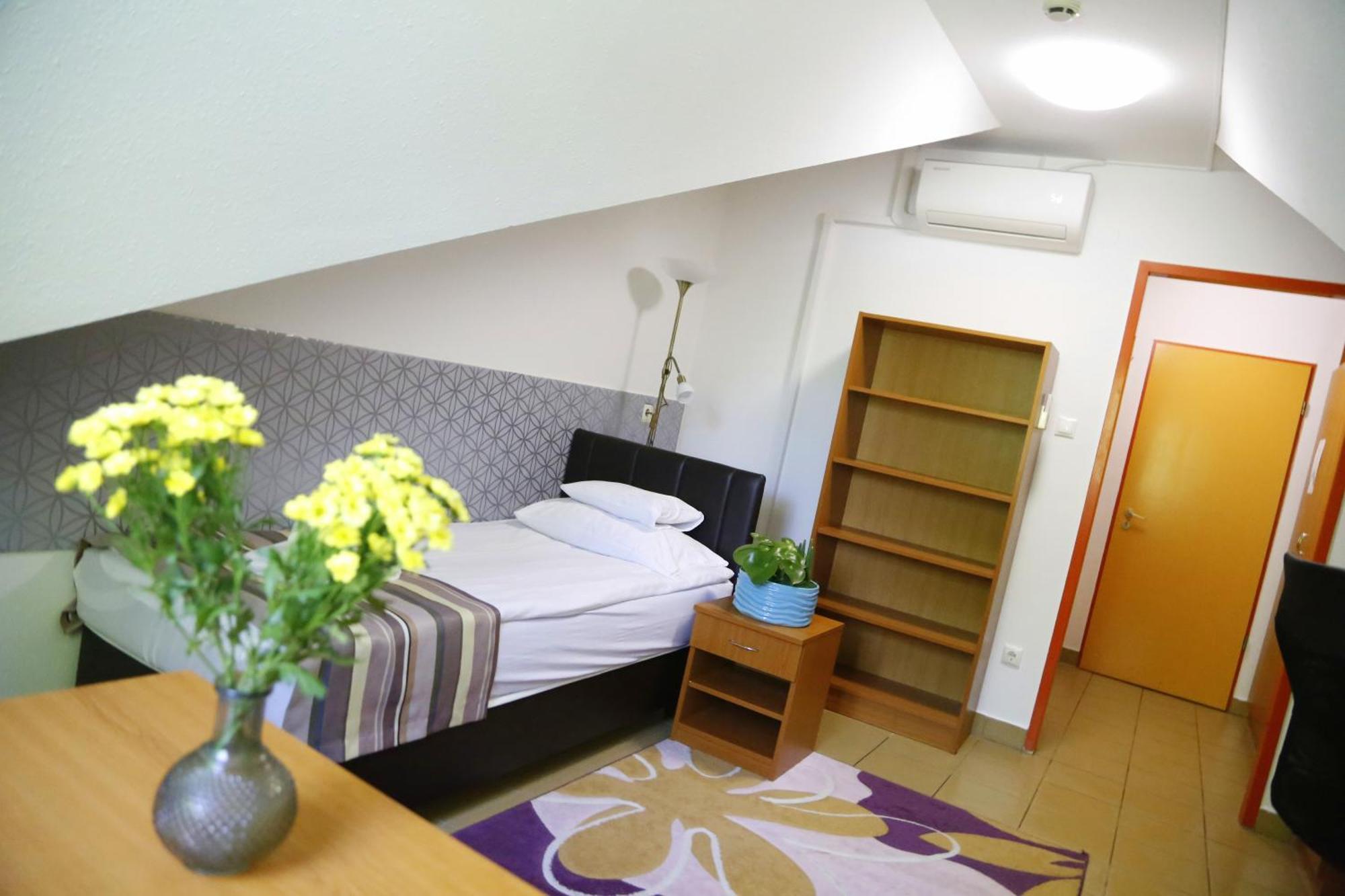 Auguszta Hotel デブレツェン エクステリア 写真
