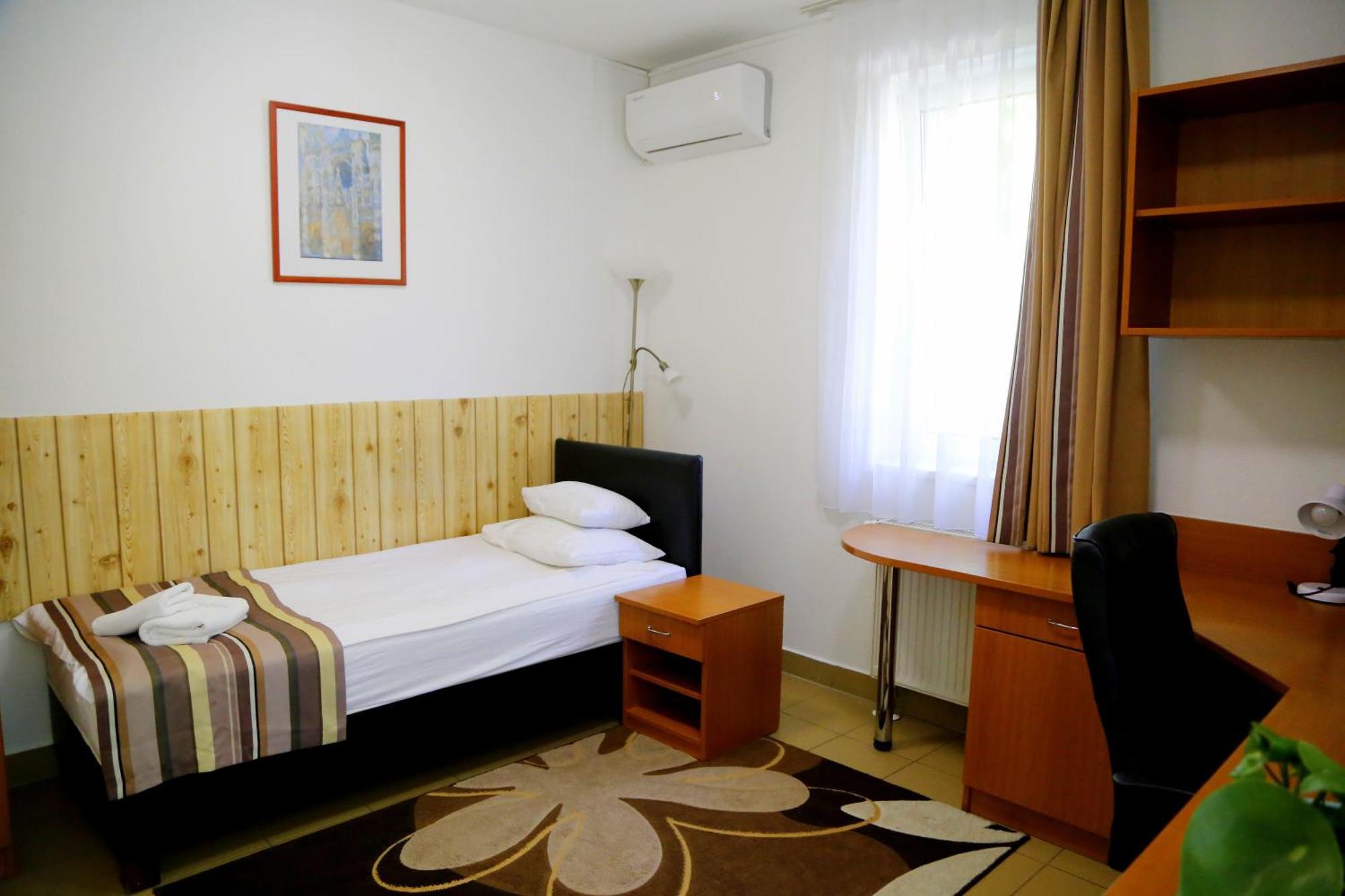 Auguszta Hotel デブレツェン エクステリア 写真