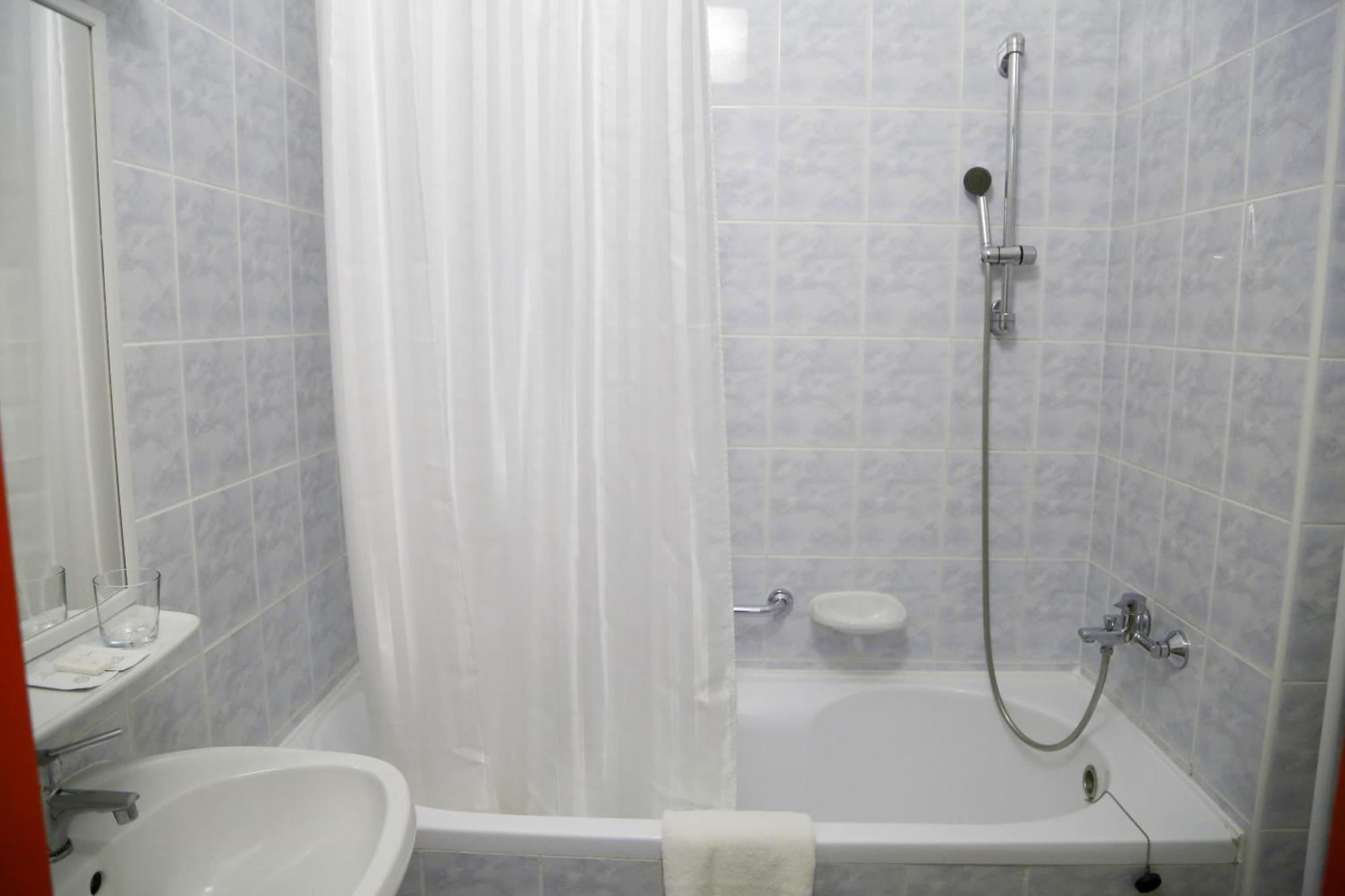 Auguszta Hotel デブレツェン エクステリア 写真
