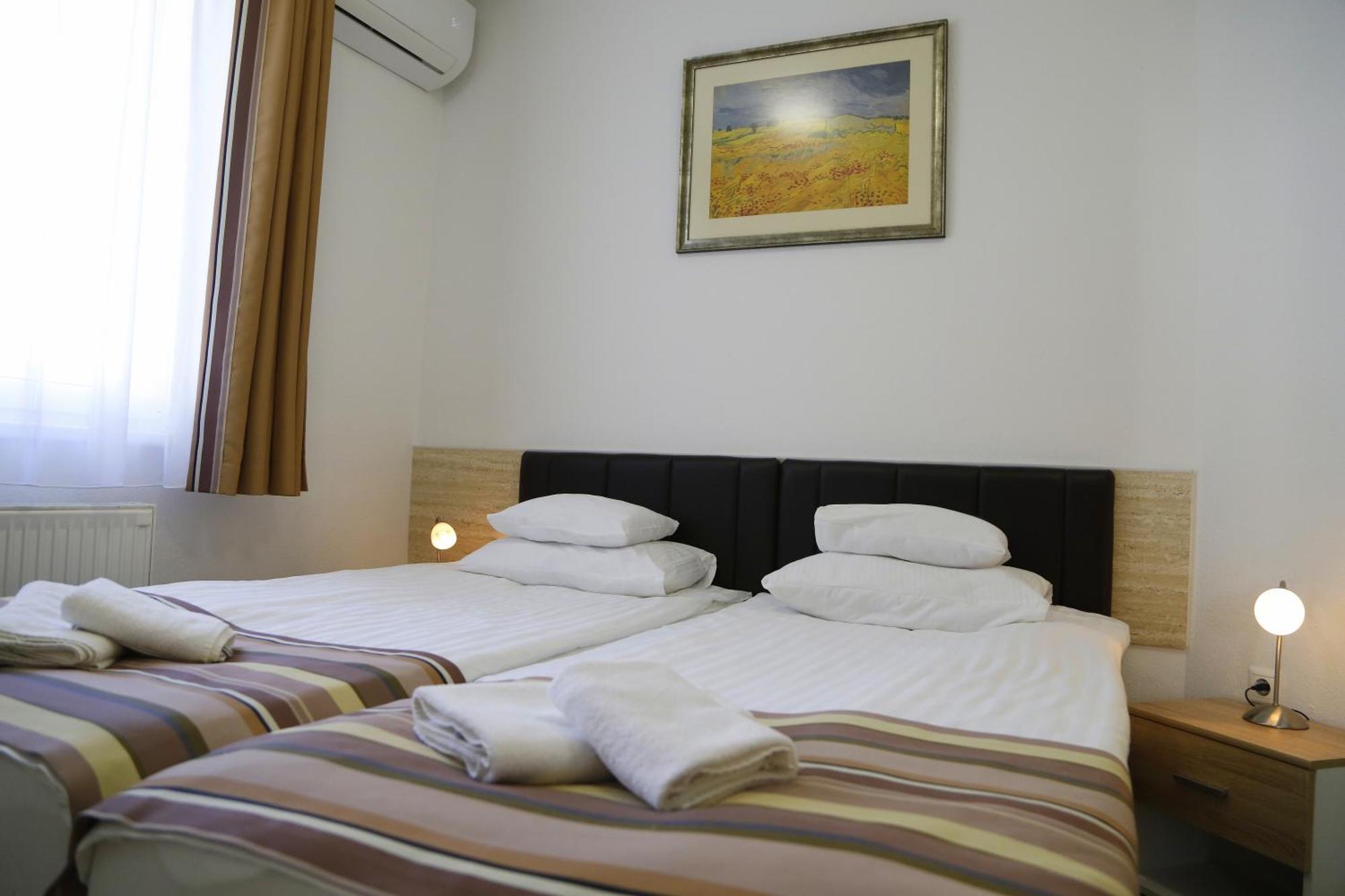 Auguszta Hotel デブレツェン エクステリア 写真