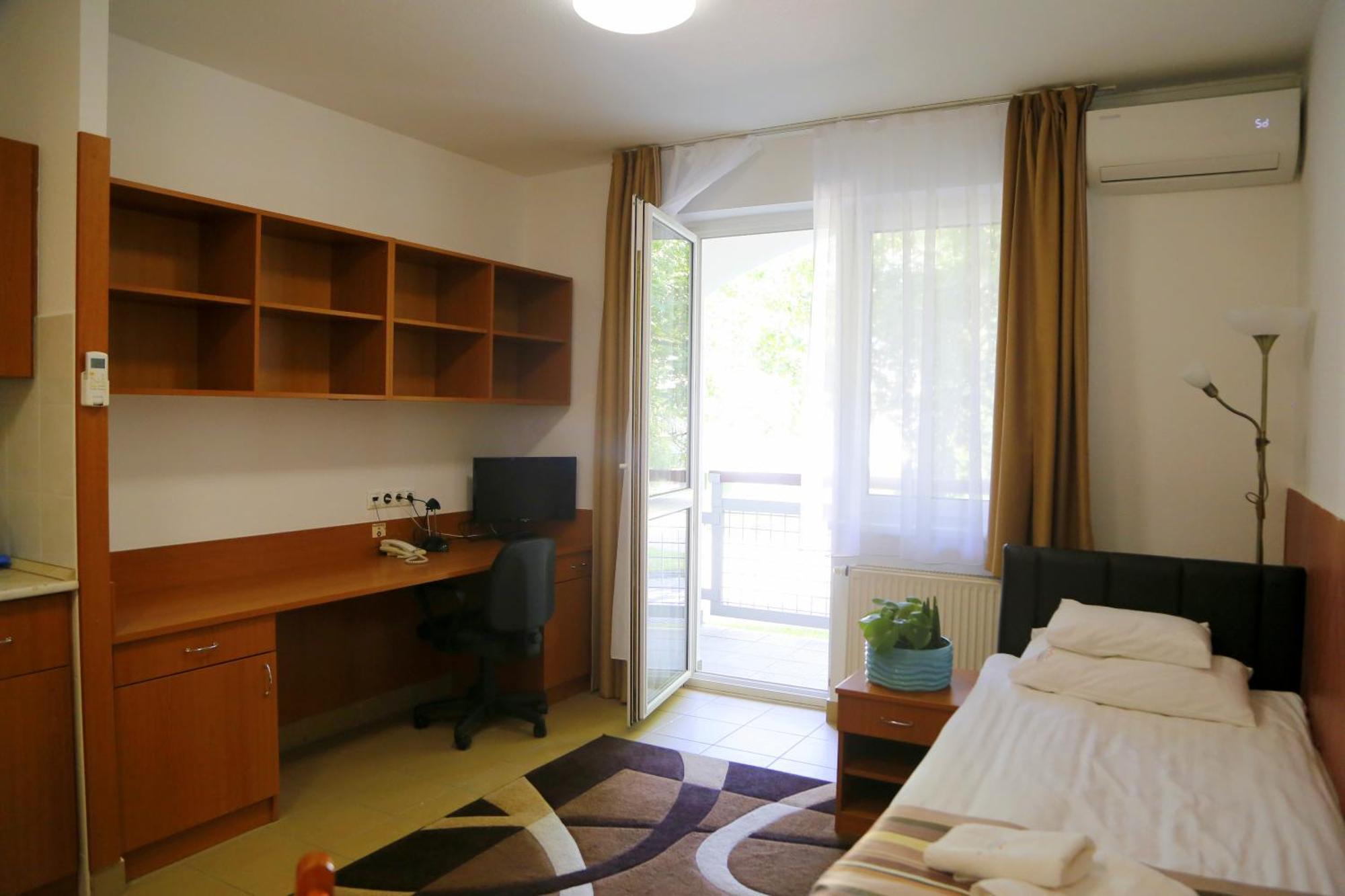Auguszta Hotel デブレツェン エクステリア 写真