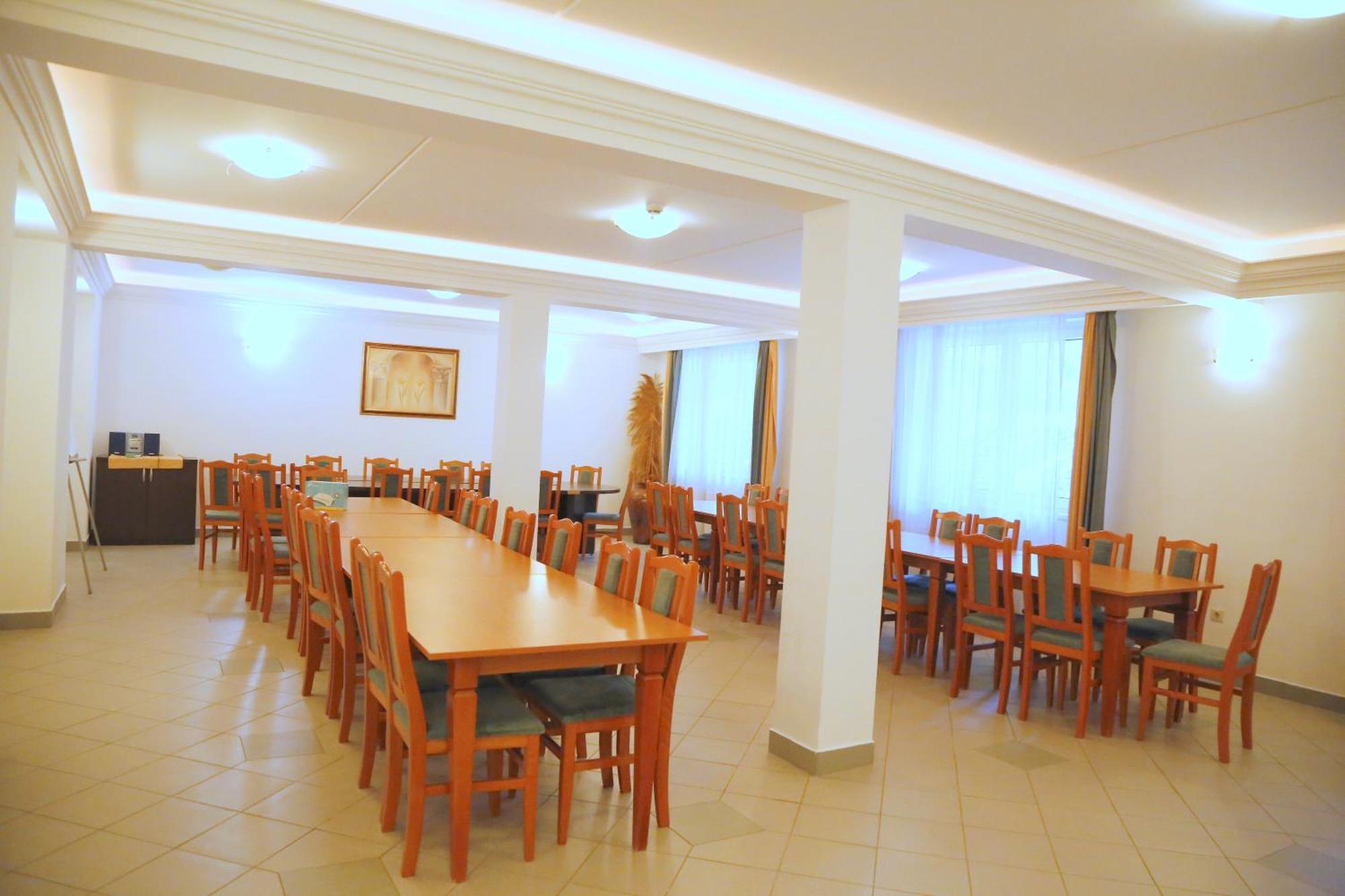 Auguszta Hotel デブレツェン エクステリア 写真
