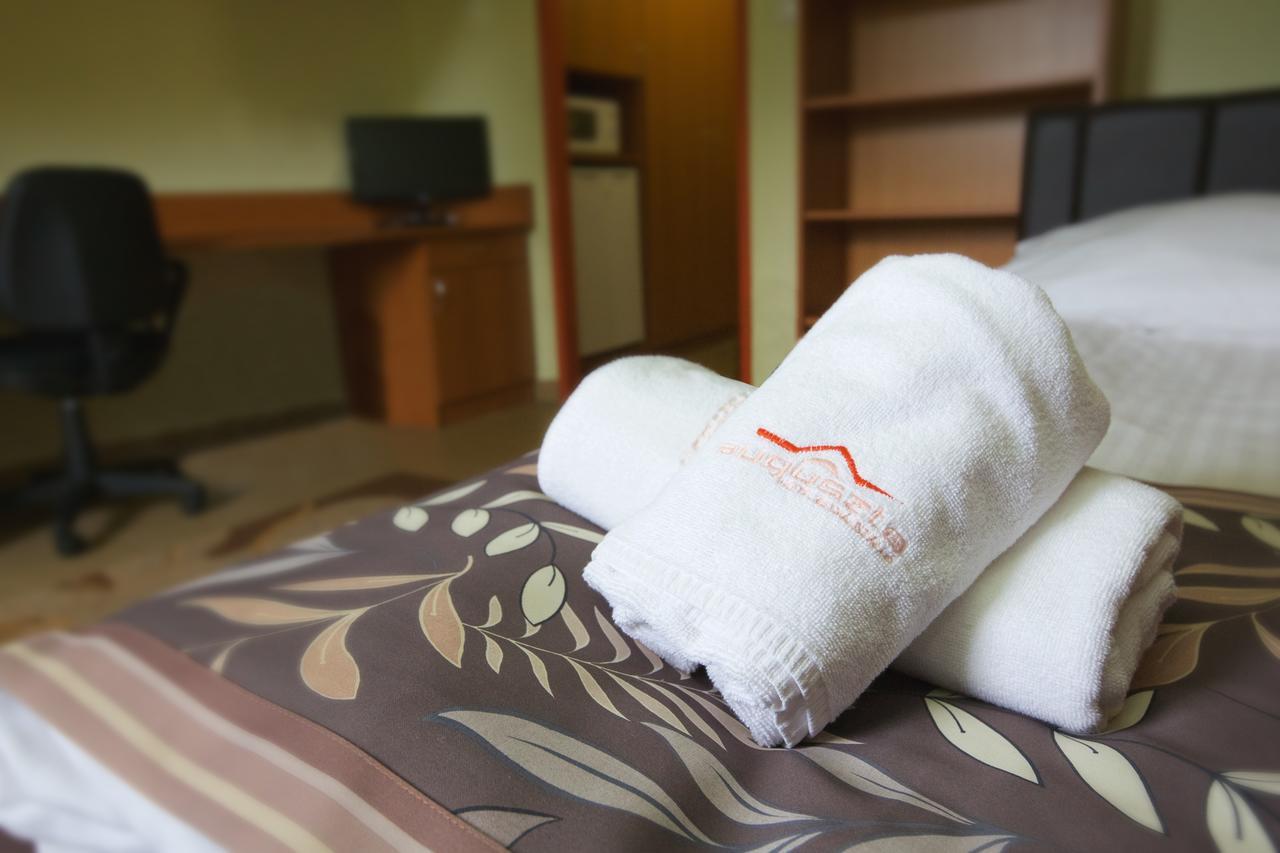 Auguszta Hotel デブレツェン エクステリア 写真