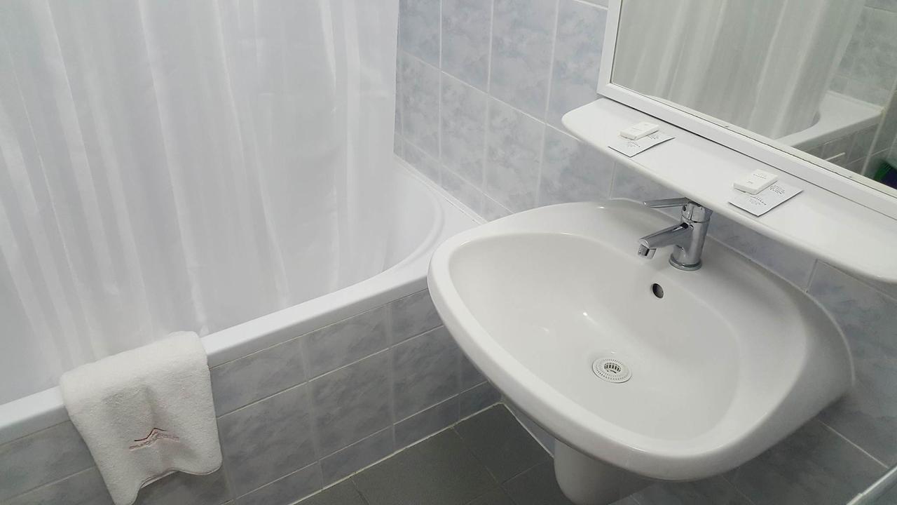 Auguszta Hotel デブレツェン エクステリア 写真