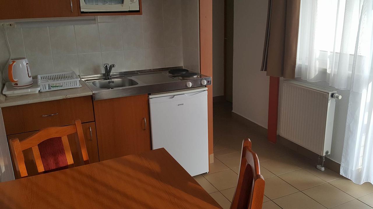 Auguszta Hotel デブレツェン エクステリア 写真