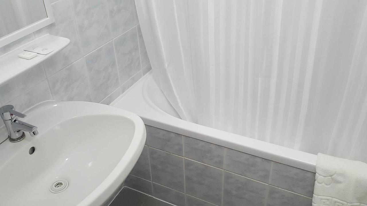 Auguszta Hotel デブレツェン エクステリア 写真