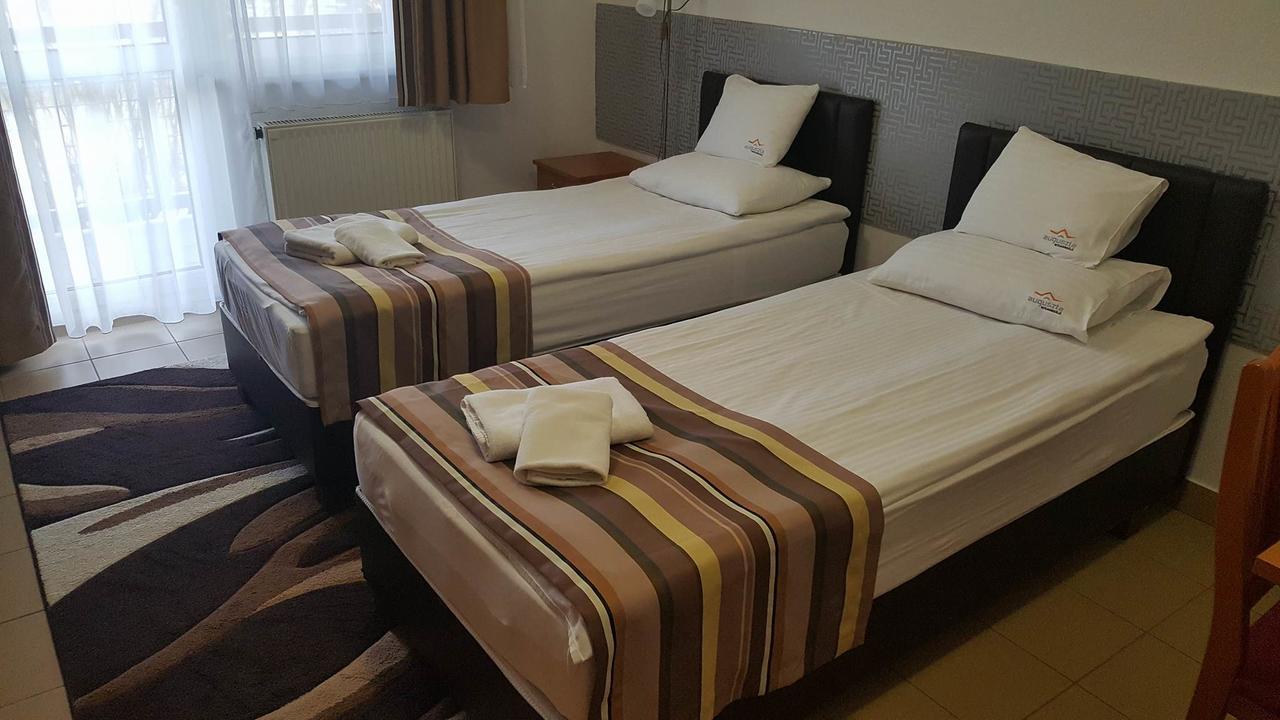 Auguszta Hotel デブレツェン エクステリア 写真