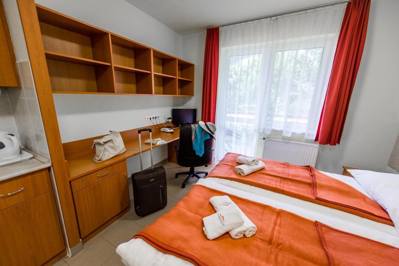 Auguszta Hotel デブレツェン エクステリア 写真