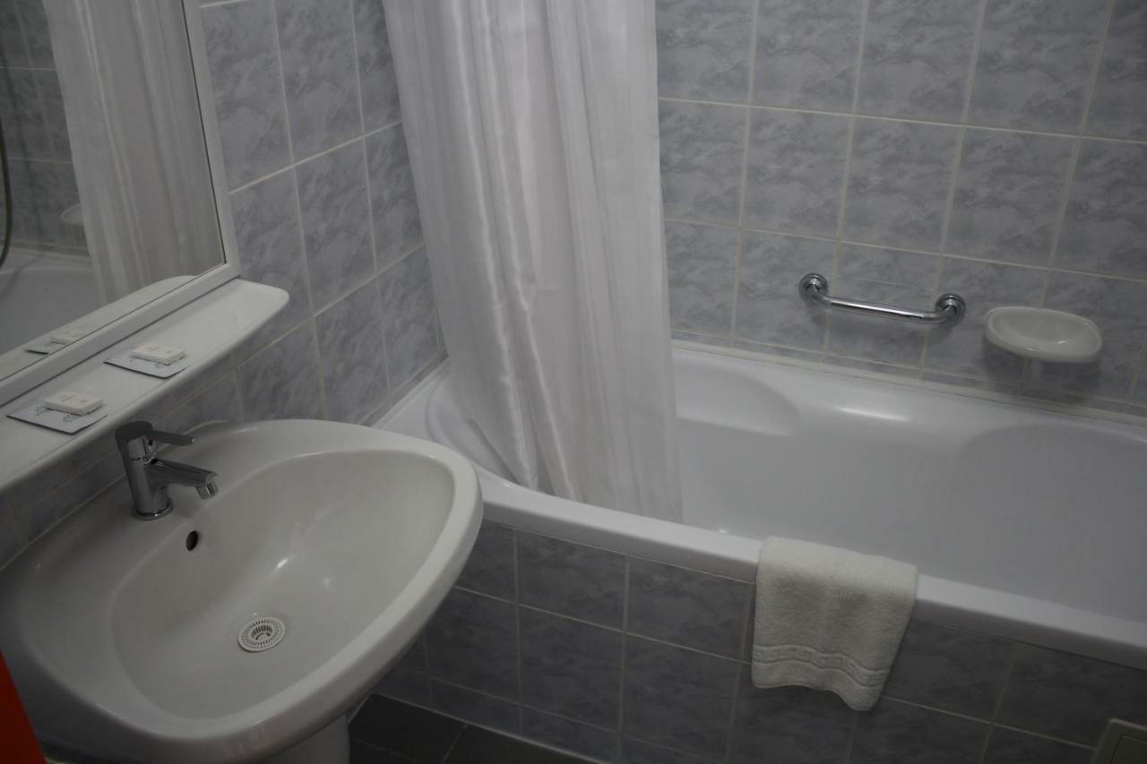Auguszta Hotel デブレツェン エクステリア 写真